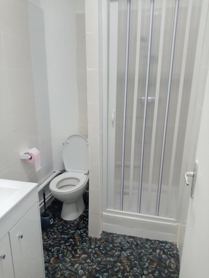 Hotel Le Celtic Montlucon Bagian luar foto