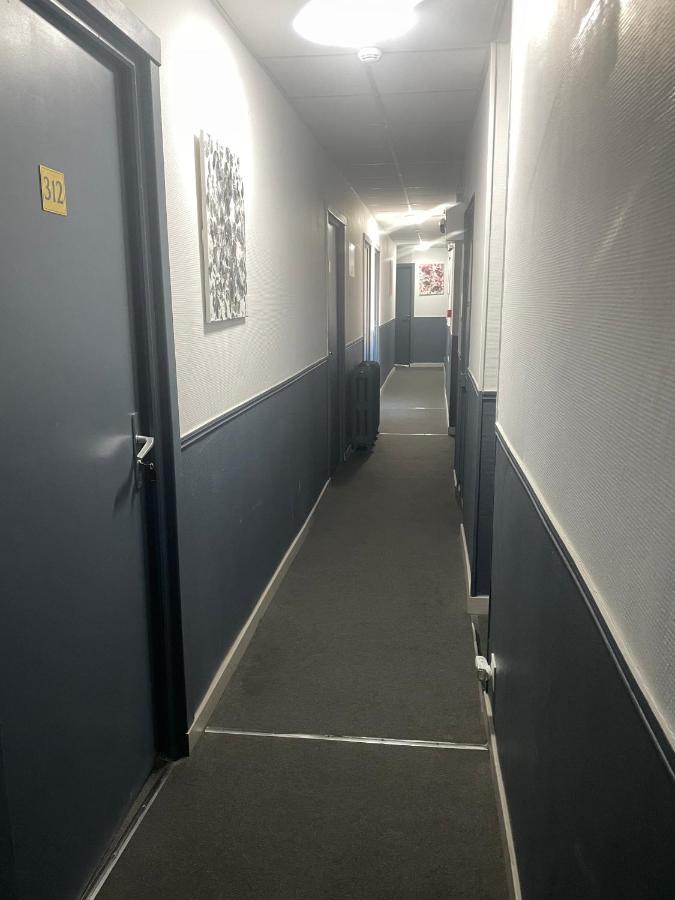 Hotel Le Celtic Montlucon Bagian luar foto