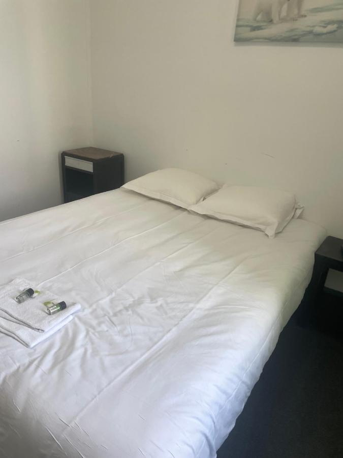 Hotel Le Celtic Montlucon Bagian luar foto