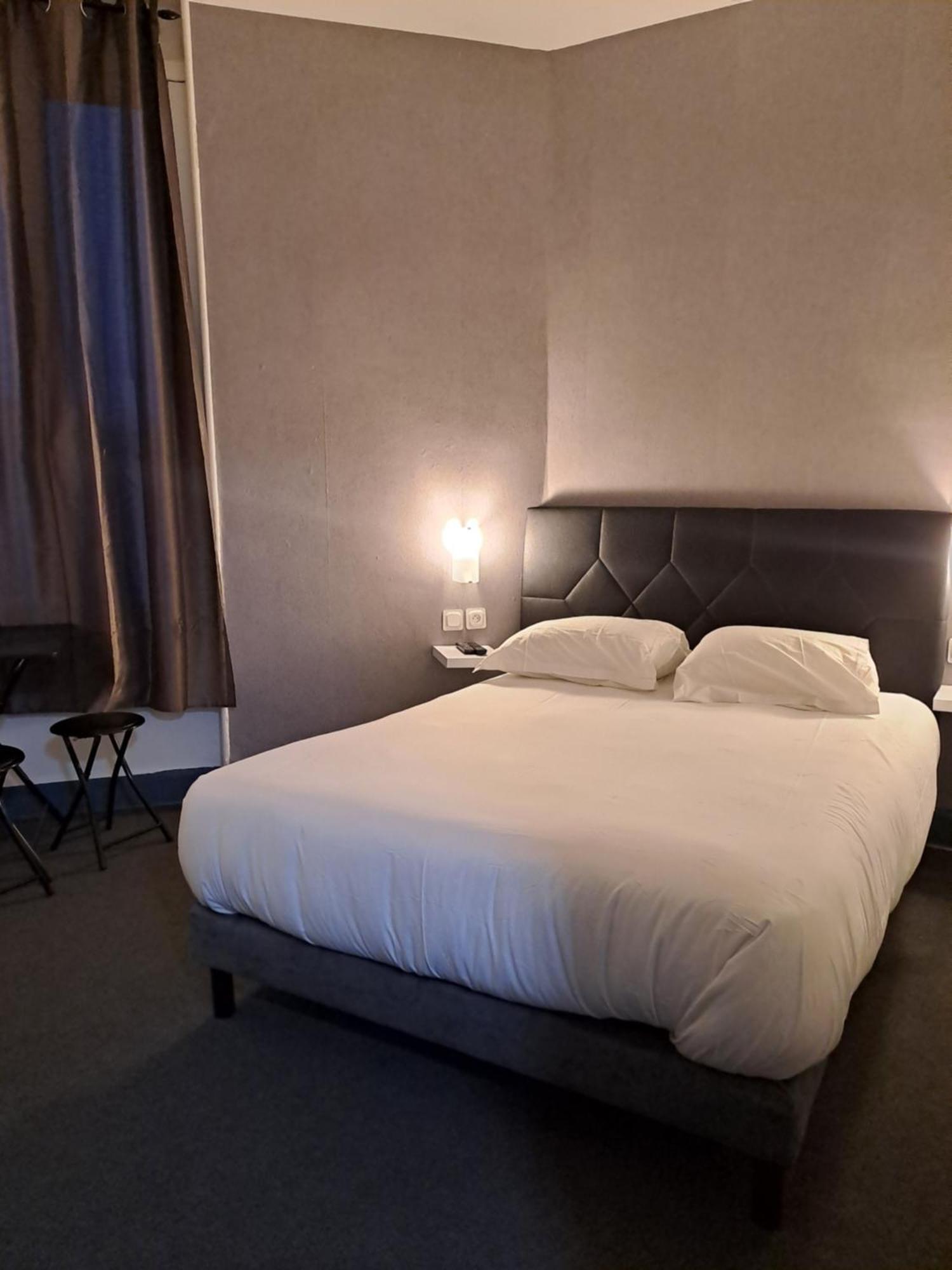 Hotel Le Celtic Montlucon Bagian luar foto