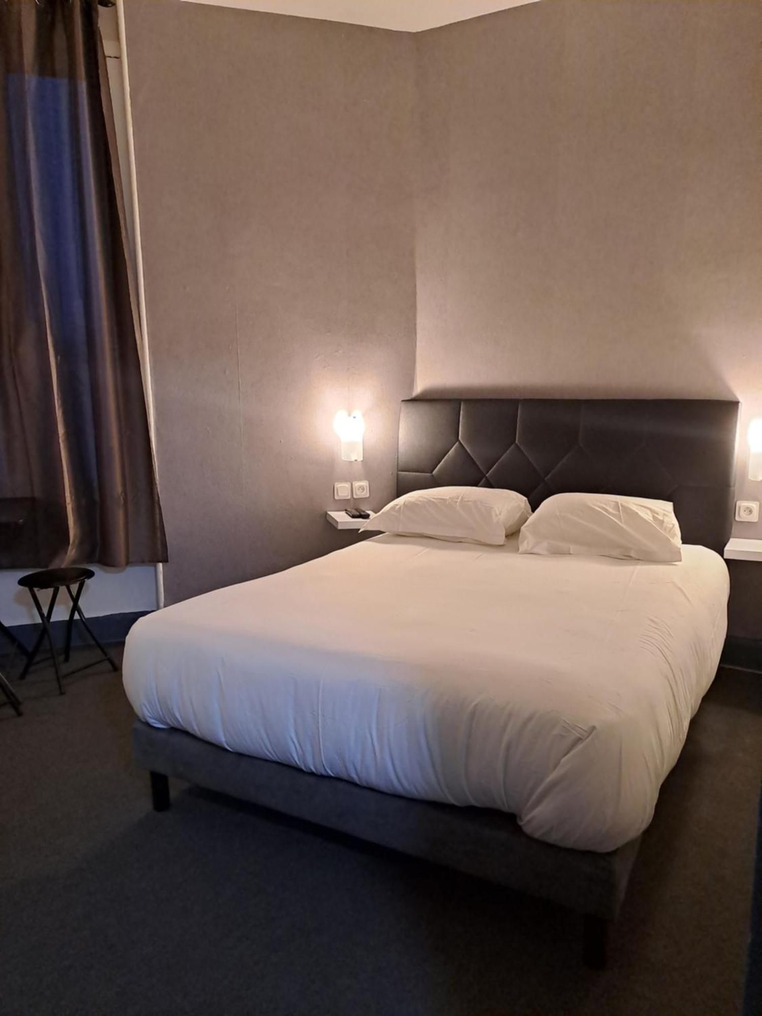 Hotel Le Celtic Montlucon Bagian luar foto