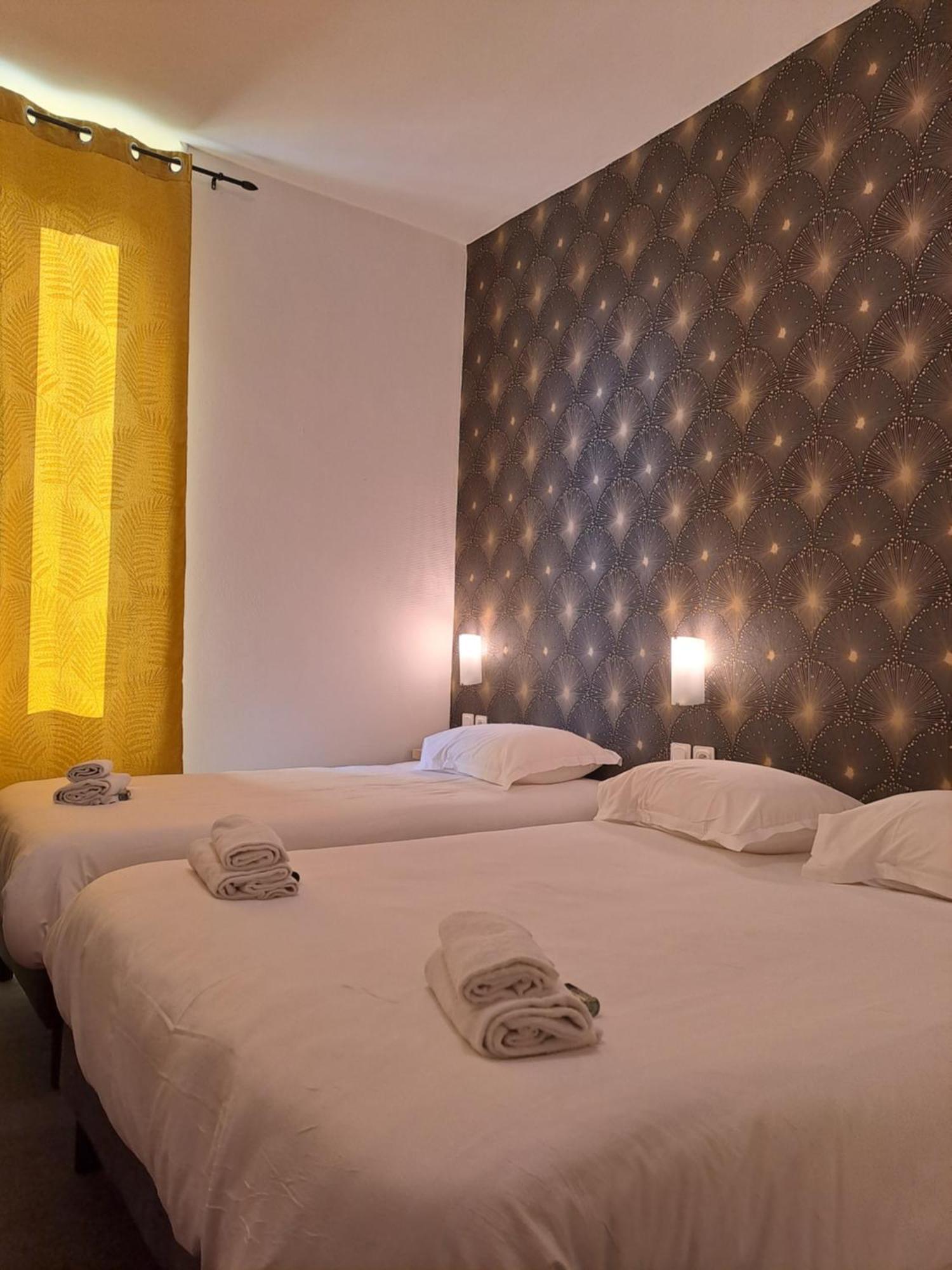 Hotel Le Celtic Montlucon Bagian luar foto