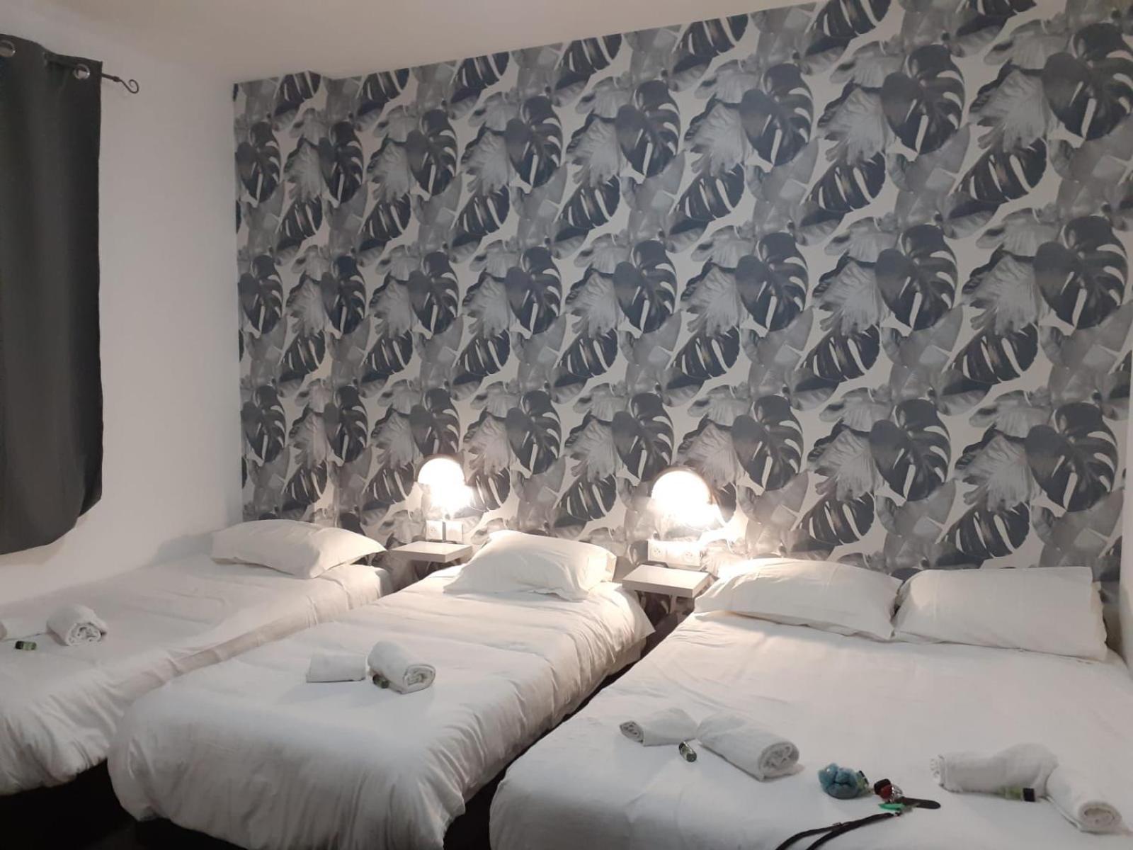 Hotel Le Celtic Montlucon Bagian luar foto